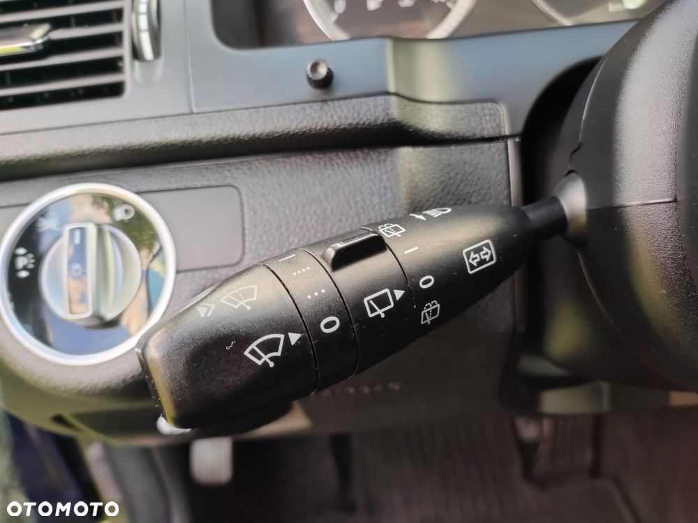 Mercedes-Benz Klasa C 200 CDI DPF (BlueEFFICIENCY) Avantgarde - 32