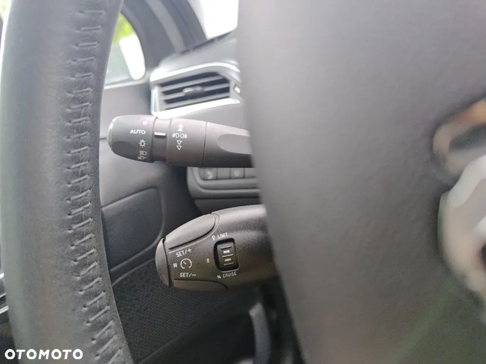 Peugeot 208 PureTech 82 Stop & Start Signature - 18