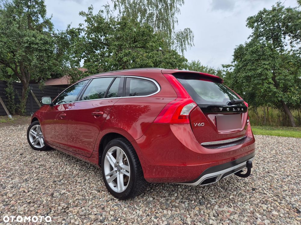 Volvo V60 D6 AWD Plug-in Hybrid R-Design Summum - 11