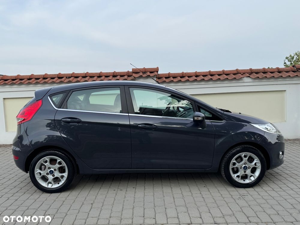 Ford Fiesta - 25