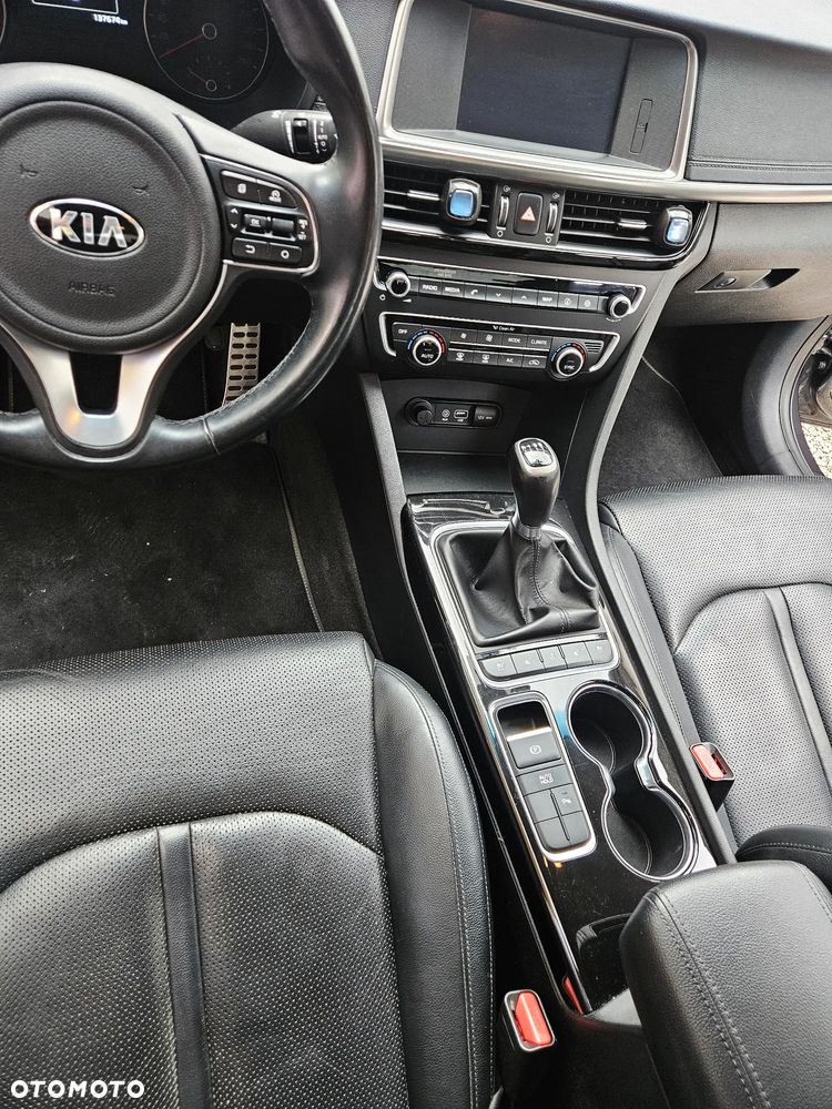Kia Optima 2.0 L - 5