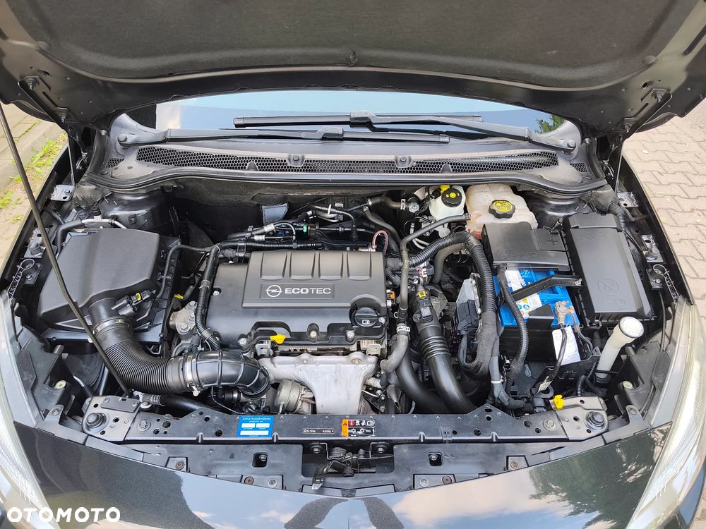 Opel Astra 1.4 Turbo 150 Jahre - 17