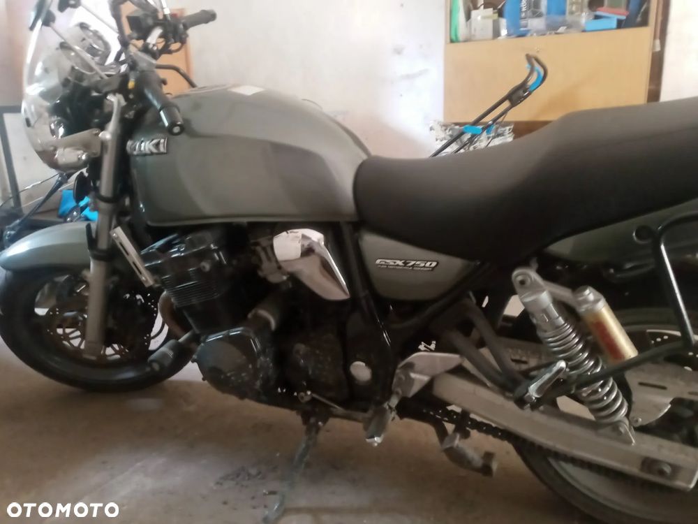 Suzuki GSX - 6