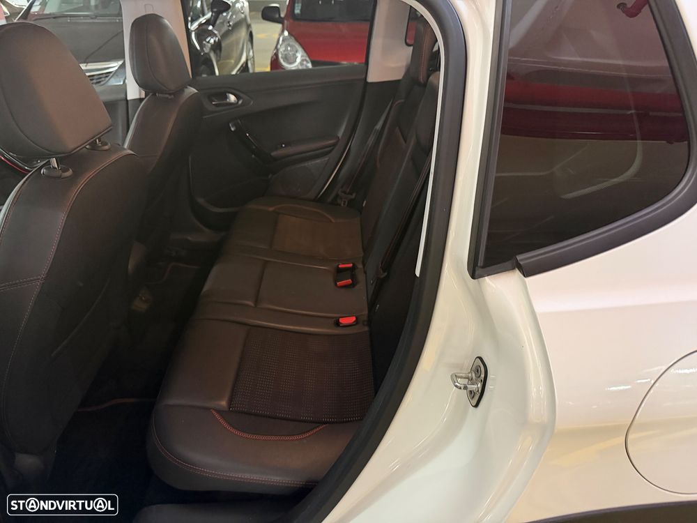 Peugeot 2008 1.6 BlueHDi GT Line - 12