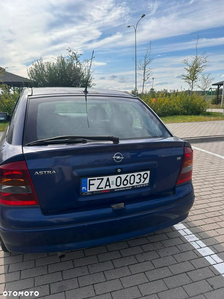 Opel Astra 1.6 NJoy - 11