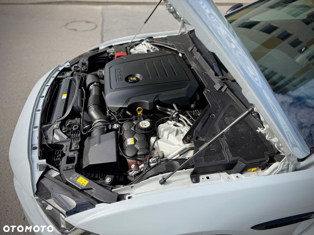 Jaguar XE 2.0 D R-Sport - 39
