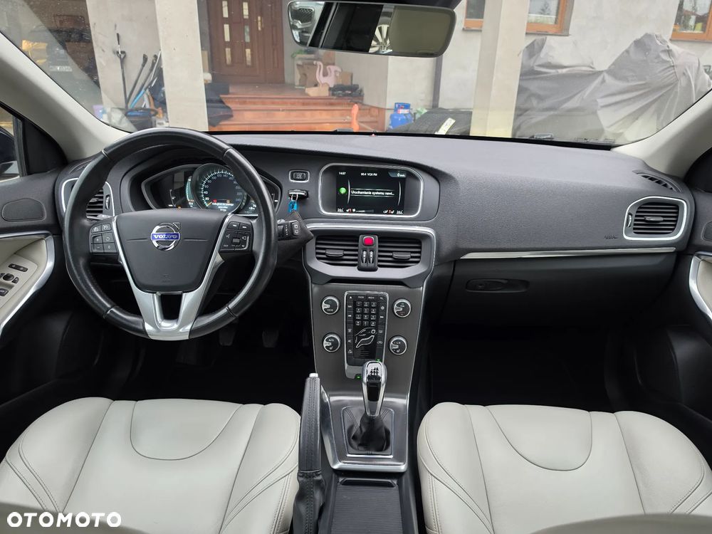 Volvo V40 - 24