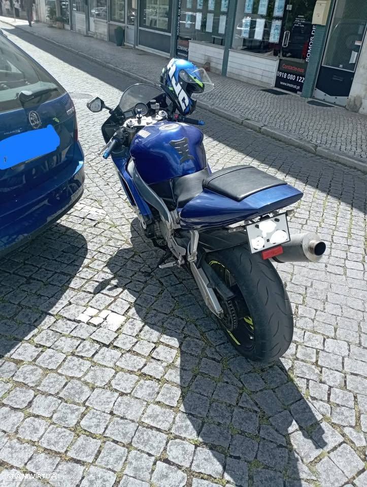 Yamaha YZF R1 - 4