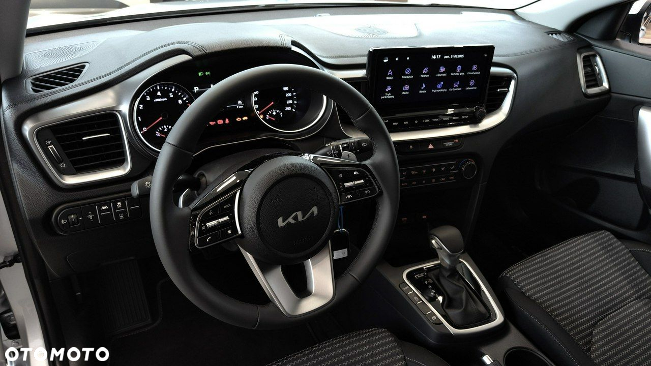 Kia Ceed - 11