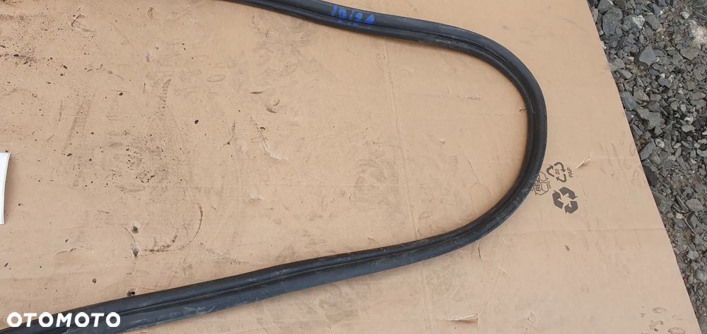 Uszczelka klapy bagażnika Seat Ibiza IV 3D 6J3827705 - 4