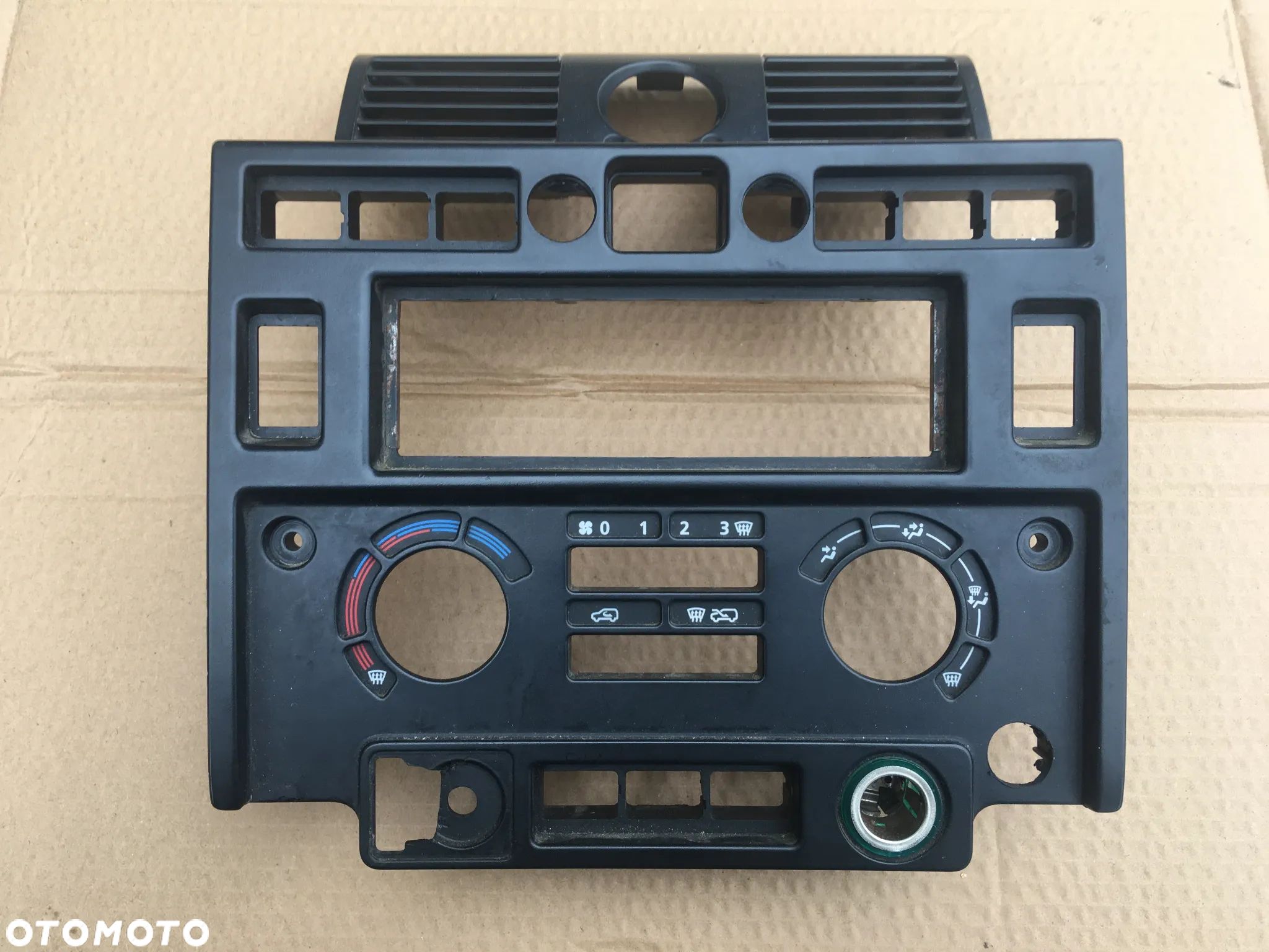 Konsola środkowa panel kokpitu Land Rover Defender - 1