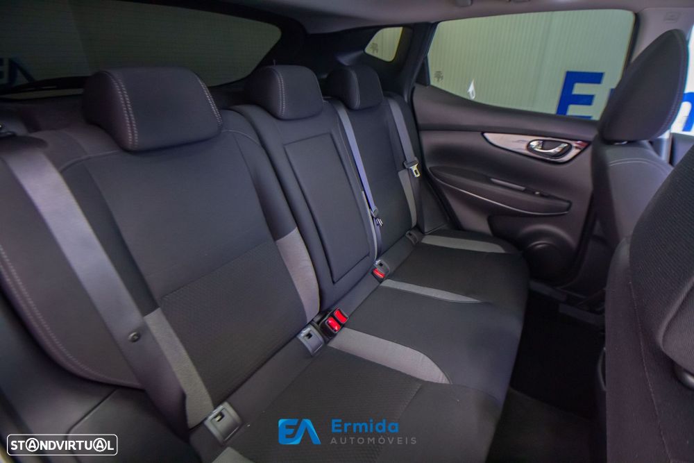 Nissan Qashqai 1.5 dCi N-Connecta - 23