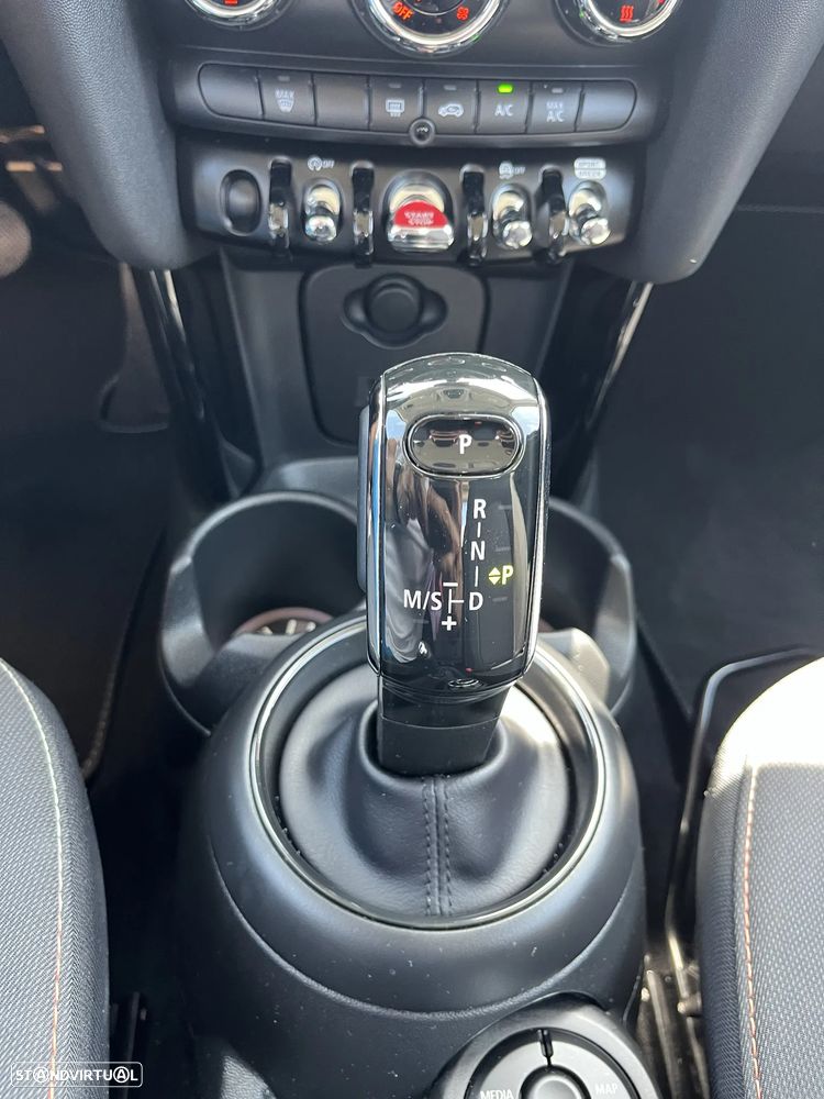 MINI 3 Portas Cooper Premium Essential Auto - 15