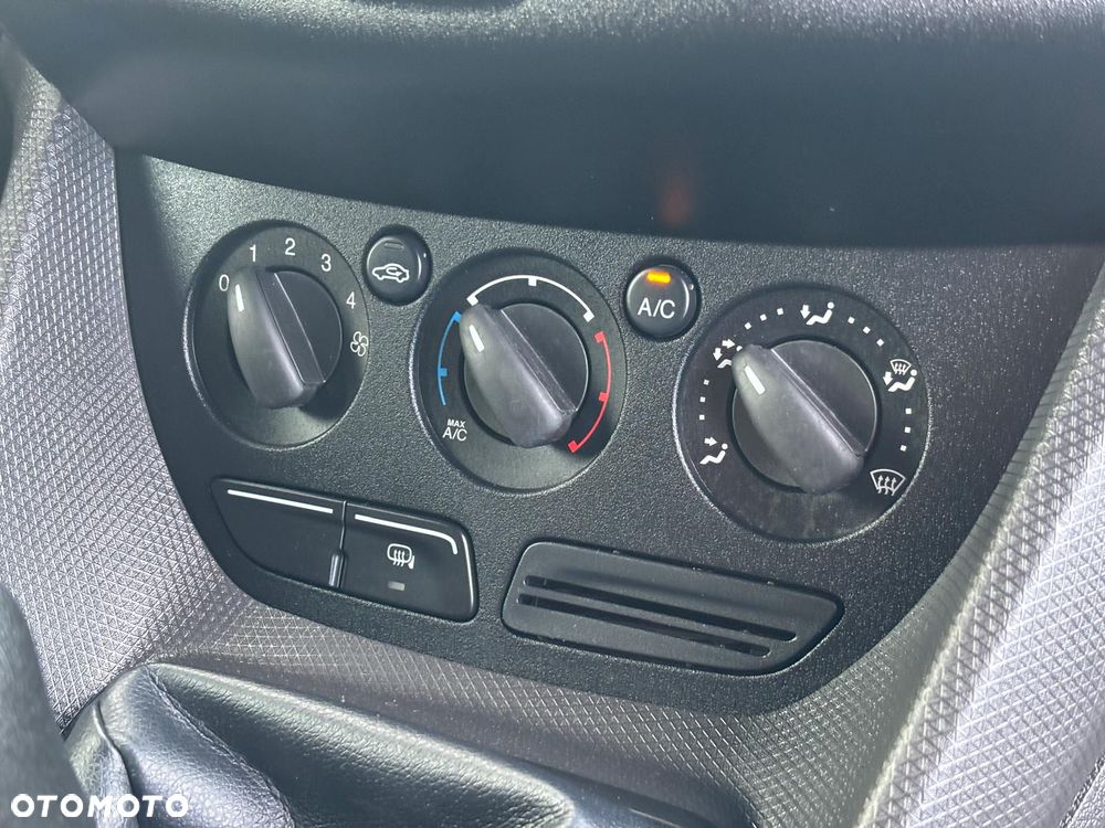 Ford Transit Connect - 18