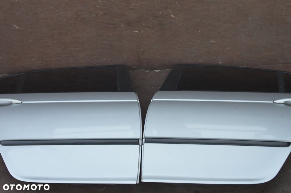BMW E46 SEDAN ORYGINALNE KOMPLETNE DRZWI TYŁ LEWE / PRAWE W KOLORZE TITANSILBER 354/7 O NR.  41 52 7 034 153 / 41 52 8 240 075 /  41 52 7 034 154 / 41 52 8 240 076 OEM W DOBRYM STANIE - 1