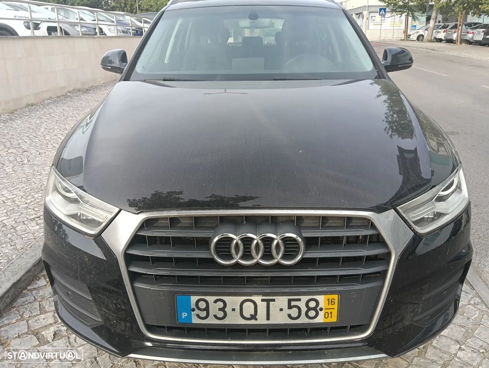 Audi Q3 2.0 TDi Business Line S-line - 4