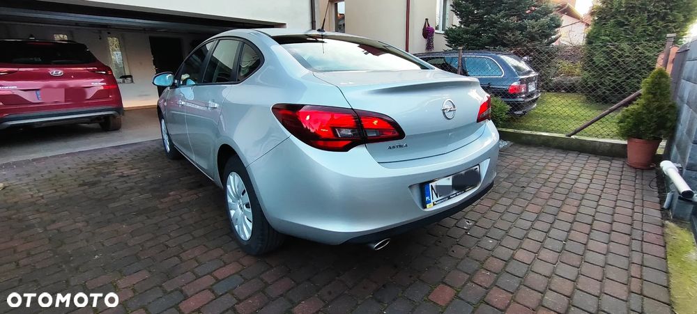 Opel Astra IV 1.4 T Business - 4