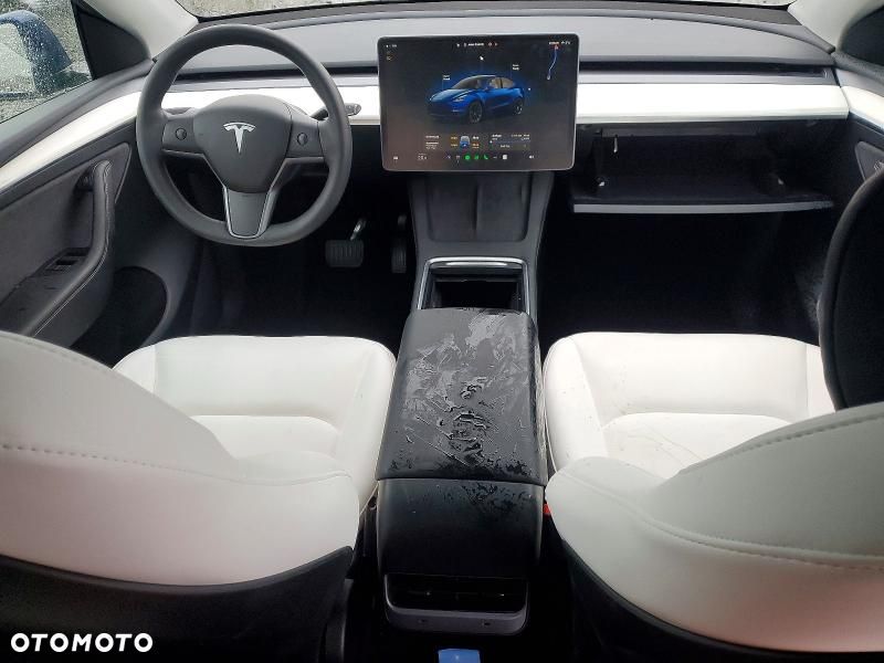 Tesla Model Y - 3