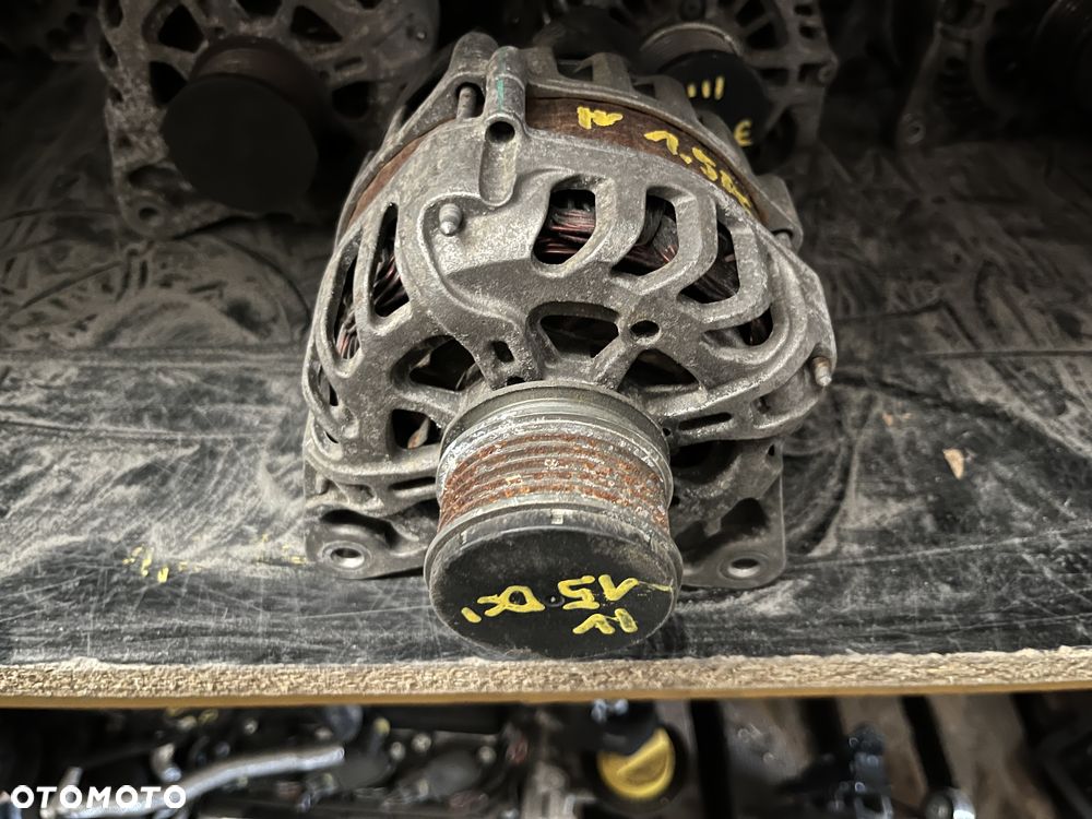 Alternator 1.5 DCI Renault Clio IV Captur 231008918R - 2