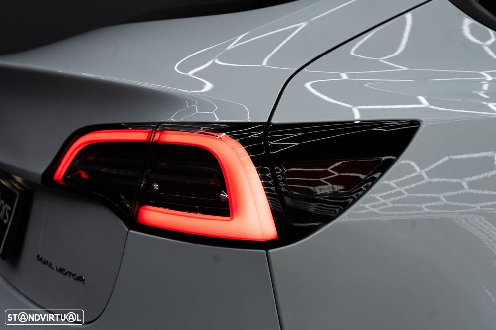 Tesla Model 3 Long-Range Dual Motor AWD - 16