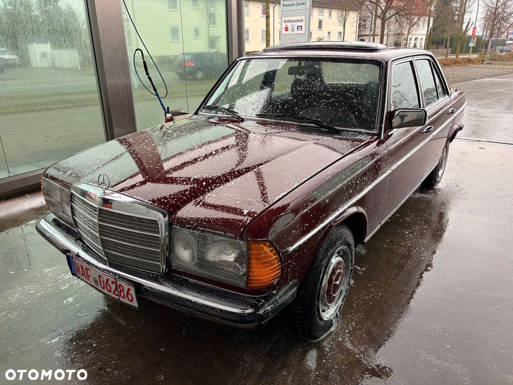 Mercedes-Benz W123 - 1