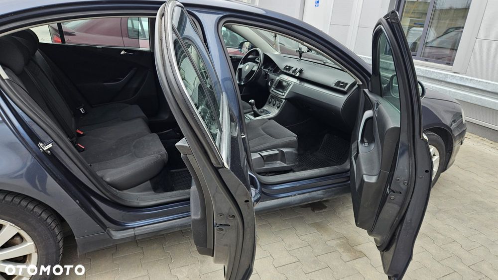 Volkswagen Passat 2.0 TDI DPF Comfortline - 8