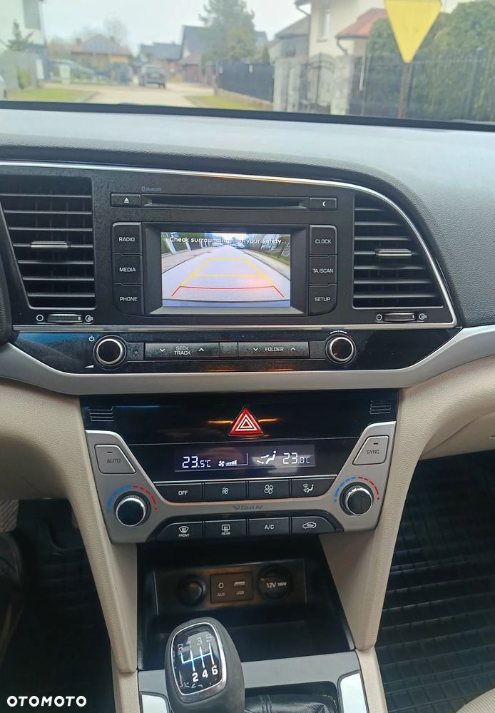 Hyundai Elantra - 13