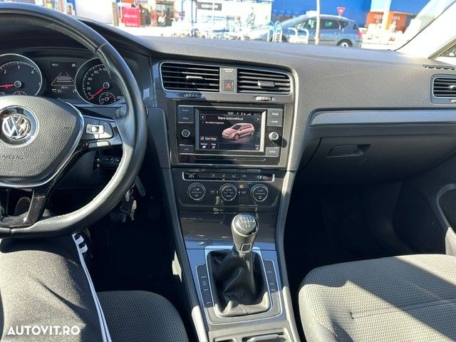 Volkswagen Golf - 11