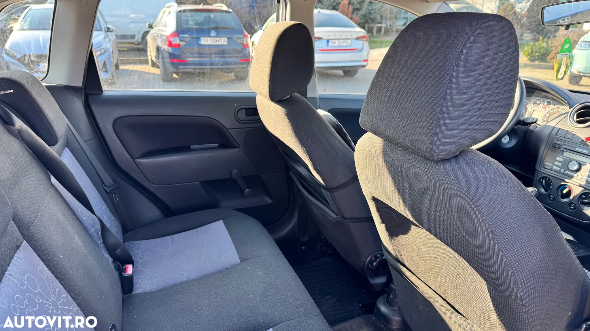 Ford Fiesta 1.3i Ambiente - 8