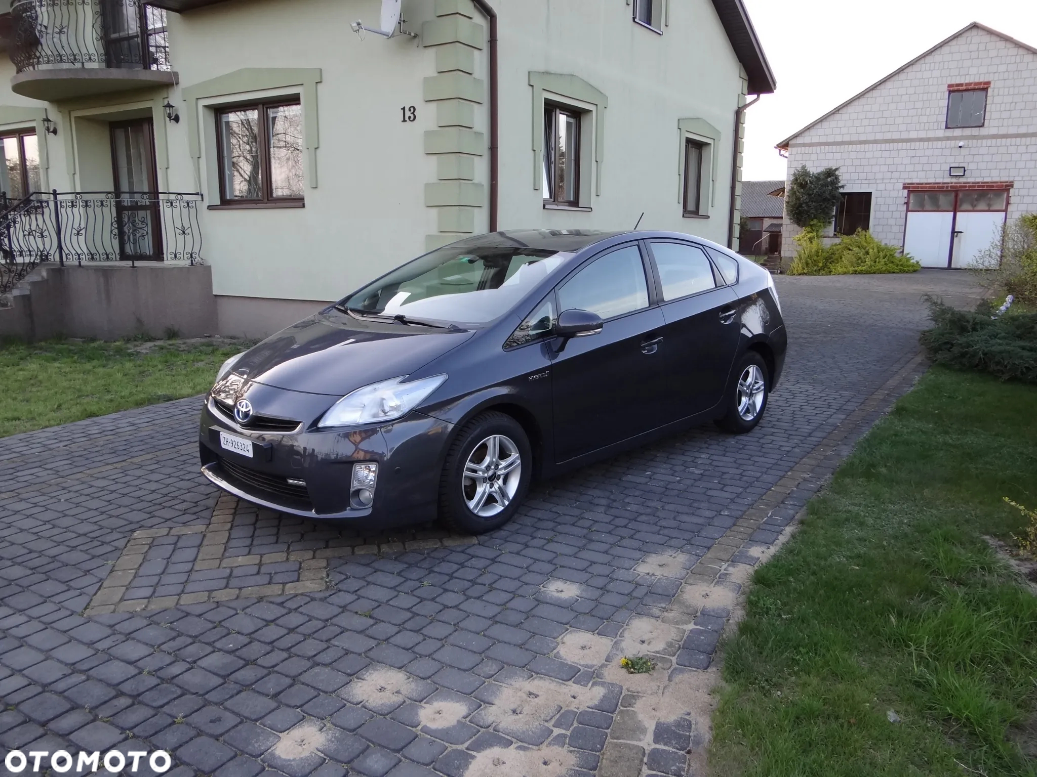 Toyota Prius (Hybrid) - 2