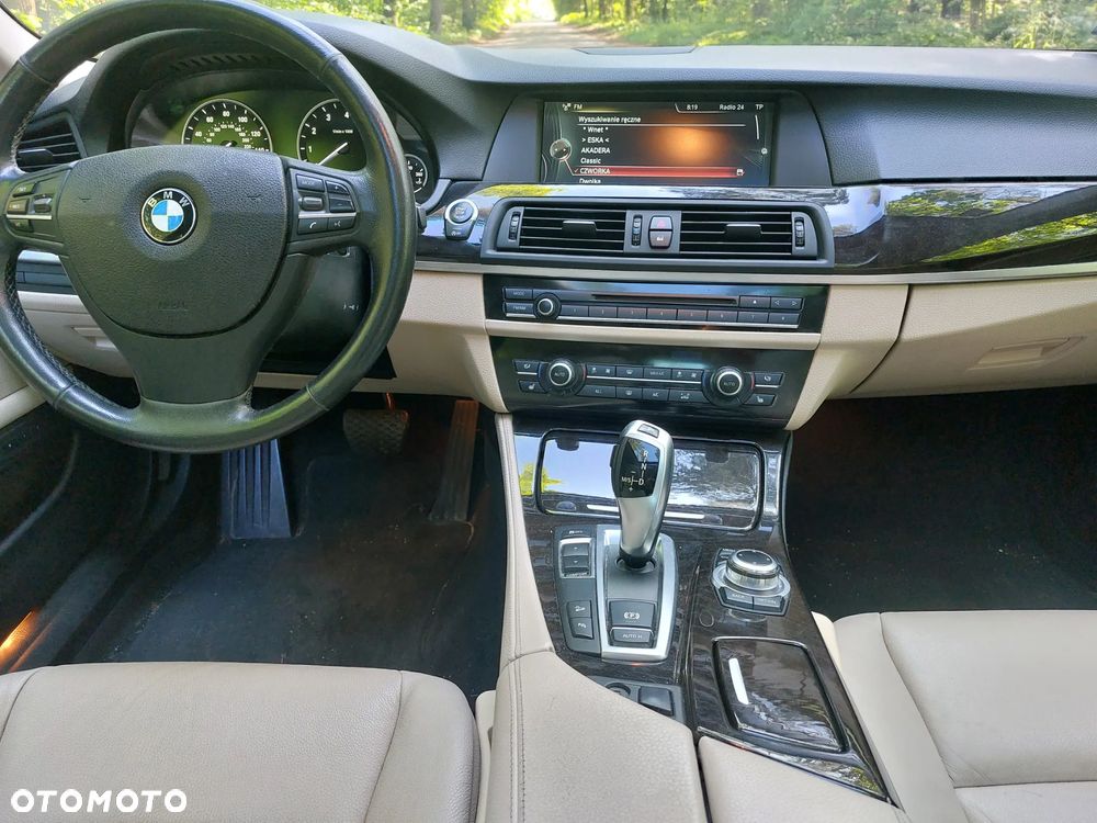 BMW Seria 5 528i xDrive - 7