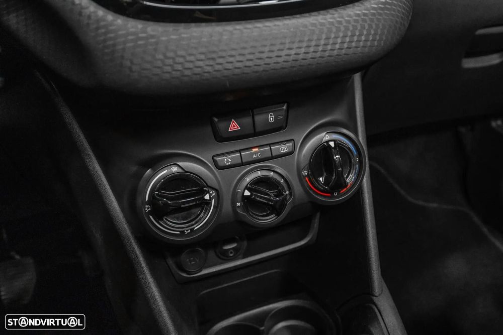 Peugeot 208 - 15