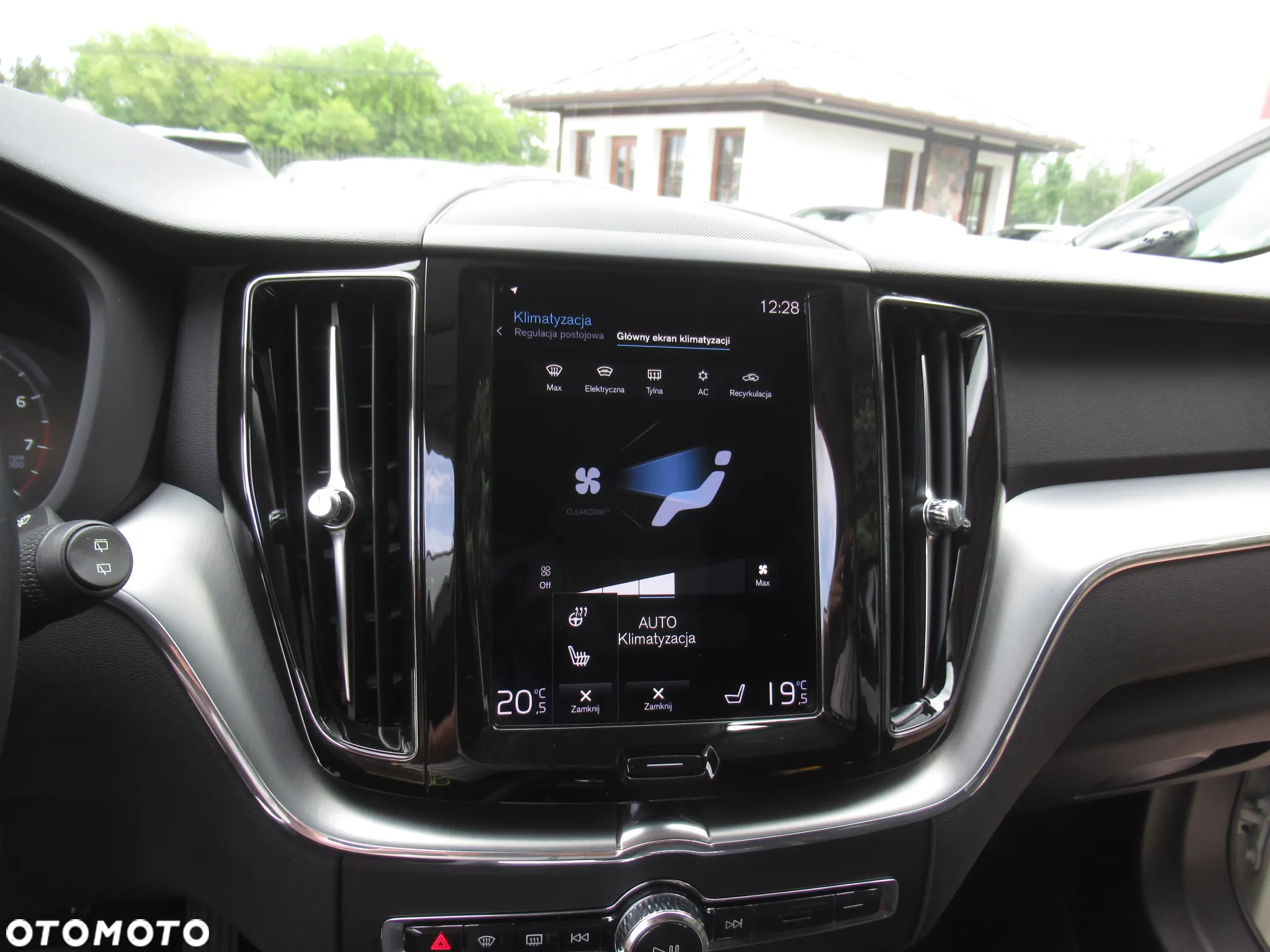 Volvo XC 60 B4 B Momentum - 30