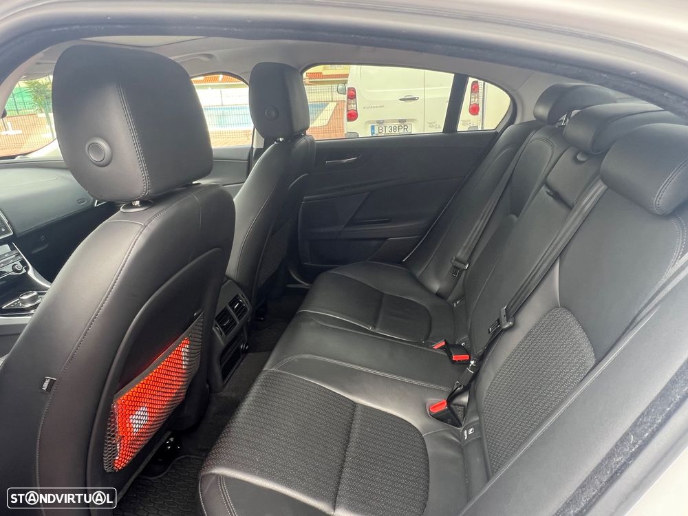 Jaguar XE 20d AWD Aut. Portfolio - 12