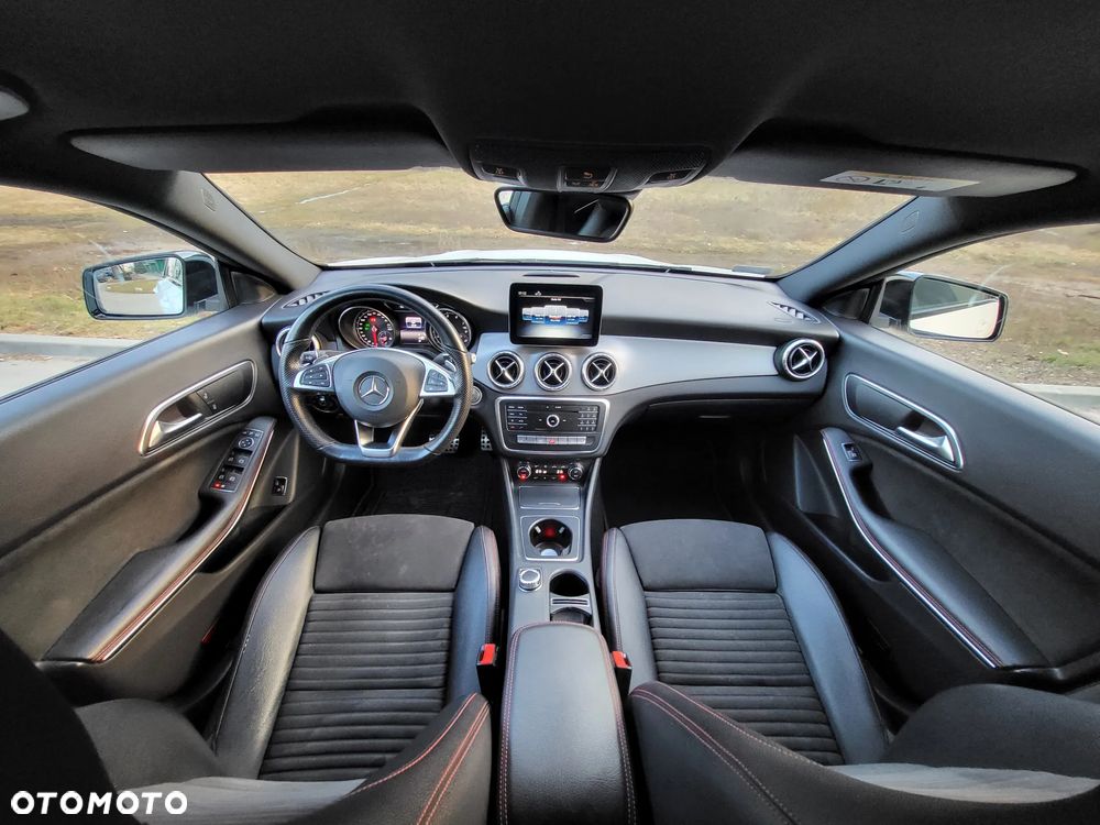 Mercedes-Benz CLA 220 4-Matic AMG Line - 26