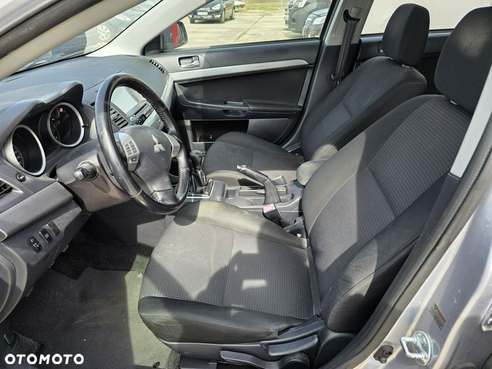 Mitsubishi Lancer 1.5 - 10