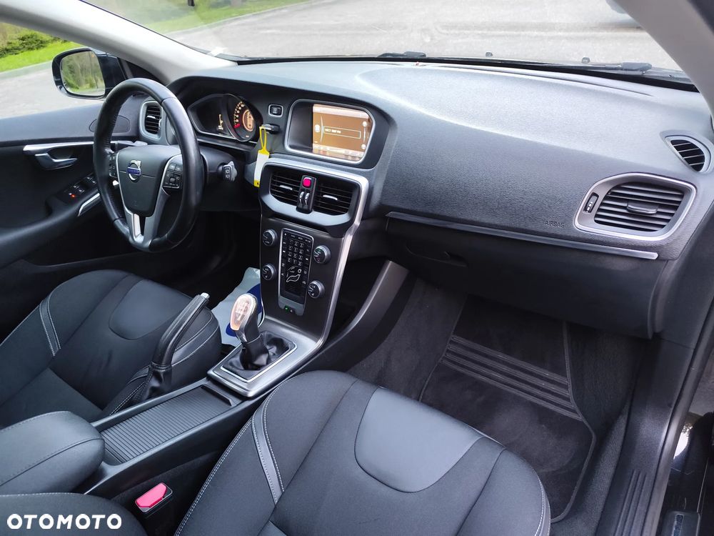 Volvo V40 D2 - 19