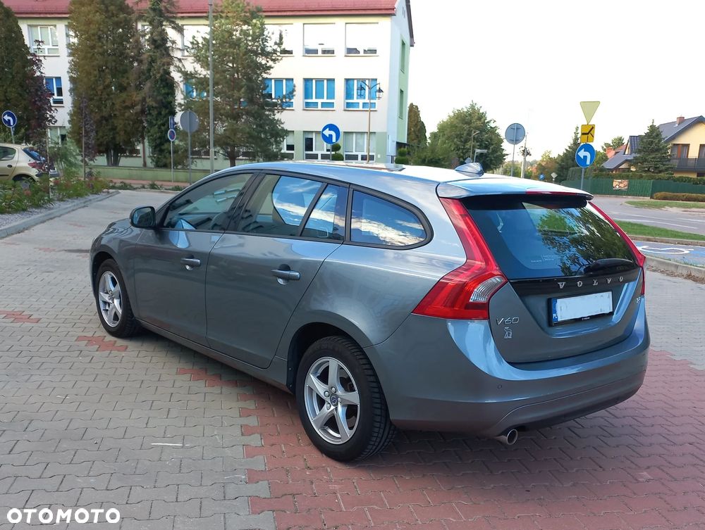 Volvo V60 D3 Drive-E Dynamic Edition (Kinetic) - 2