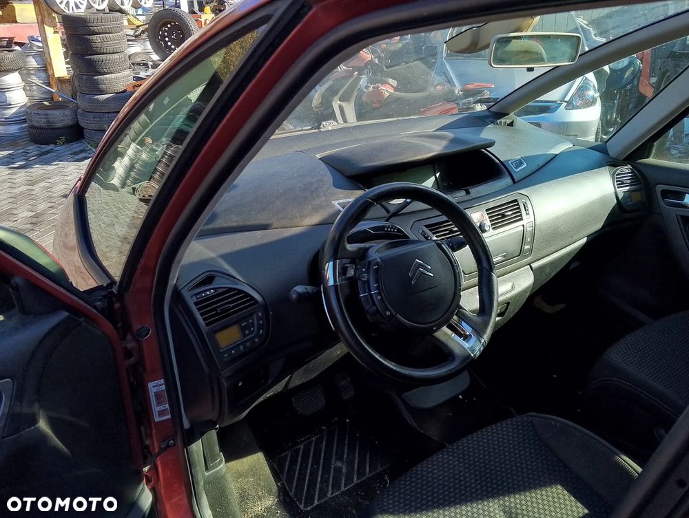 Citroen C4 Picasso (06-10r.) 2.0D 136KM. Silnik DW10BTED4 Skrzynia 20DS04 lakier EKQ - WICKED RED.Cały na części. GWARANCJA !!! Przód Tył Zestaw Komplet Drzwi Klapa Zderzak Błotnik Maska Grill Atrapa Szyba Pas Lampa Lusterko Boczki Fotel Kanapa Kokpit Deska Rozdzielcza Przełącznik Włącznik Sterownik Przewody Wiązka Instalacja Moduł Komputer Czujnik Listwa Pompa Alternator Wtryski Głowica Rozrusznik Kompresor Sprzęgło Dwumas Silnik Skrzynia ABS Klimatyzacji Paliwa Wspomagania Kolektor Turbina Przepustnica Zawór Chłodnica Koło Hak Belka Sanki Zawieszenie Mcpherson Półoś Amortyzator Wydech Tłumik Zacisk Most - 7