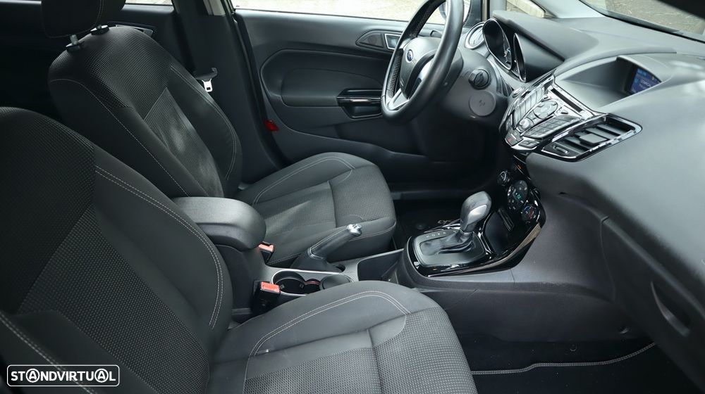 Ford Fiesta 1.0 T EcoBoost Titanium PowerShift - 25
