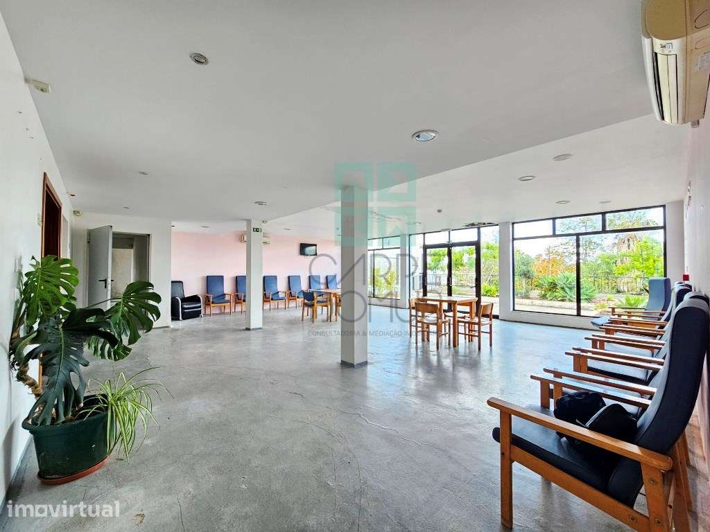 Edifício para Serviços, Residencia Senior com 19 camas e habitação,... - Grande imagem: 3/60