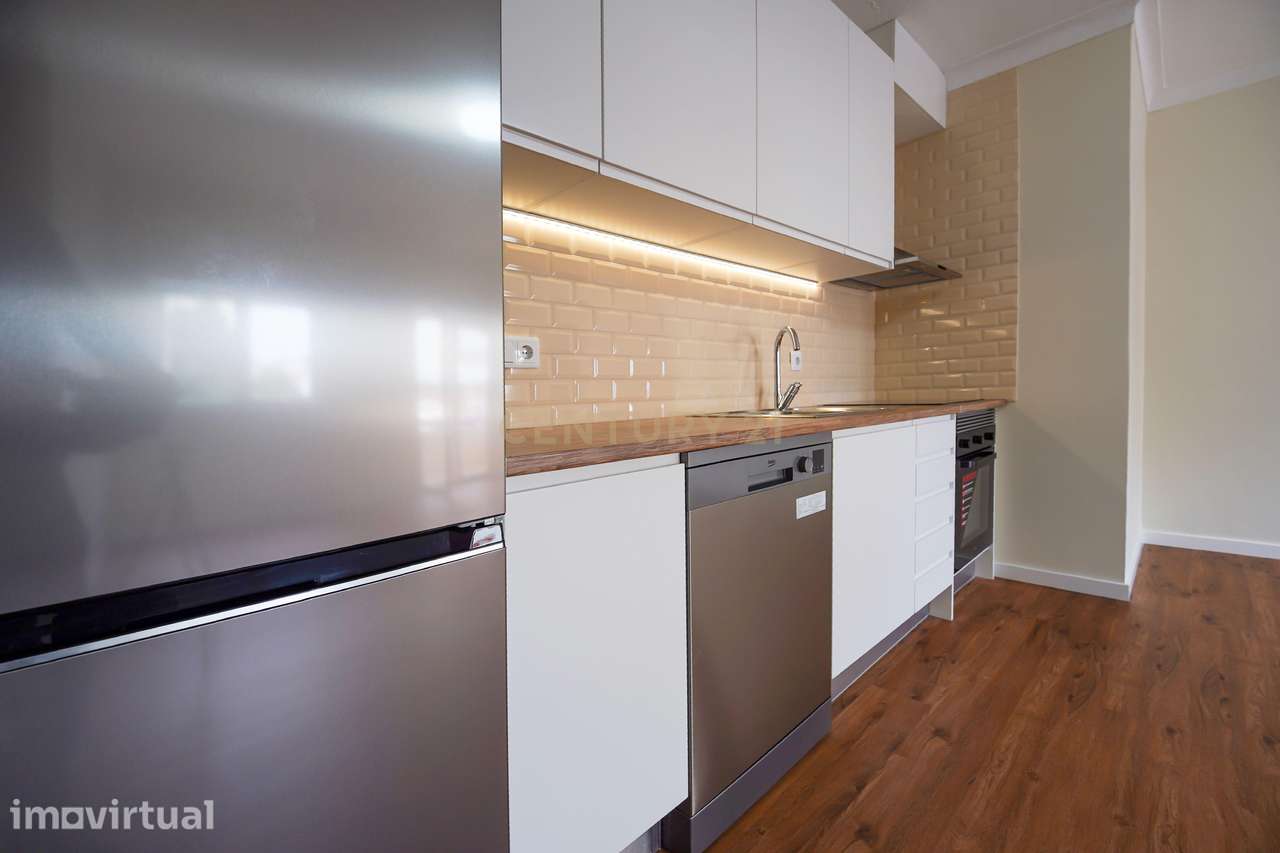 Apartamento T2 Renovado em Buarcos, perto da Praia - Grande imagem: 2/22