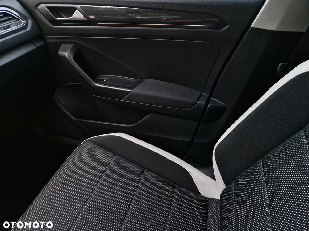 Volkswagen T-Roc - 32