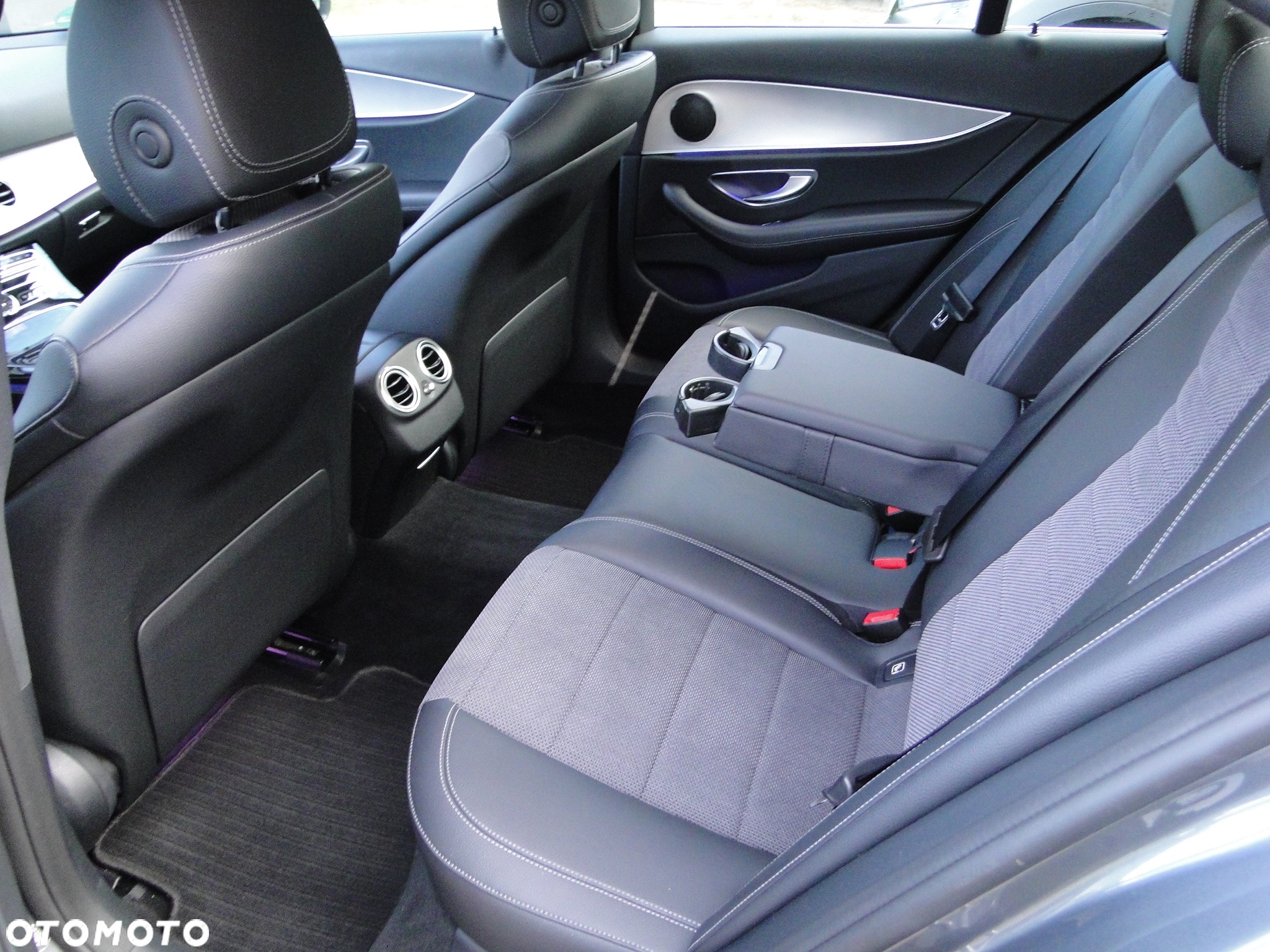 Mercedes-Benz Klasa E 250 9G-TRONIC Avantgarde - 13