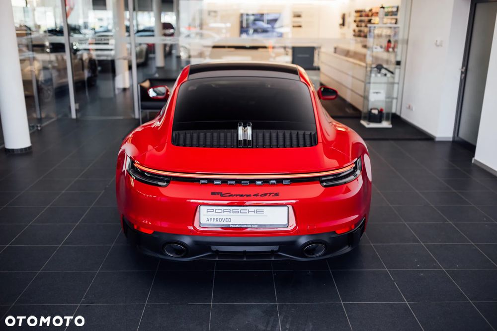 Porsche 911 Carrera 4 GTS - 15