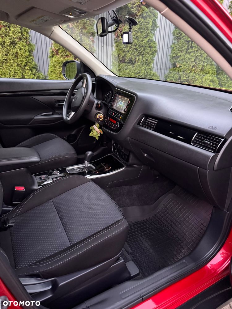Mitsubishi Outlander - 24