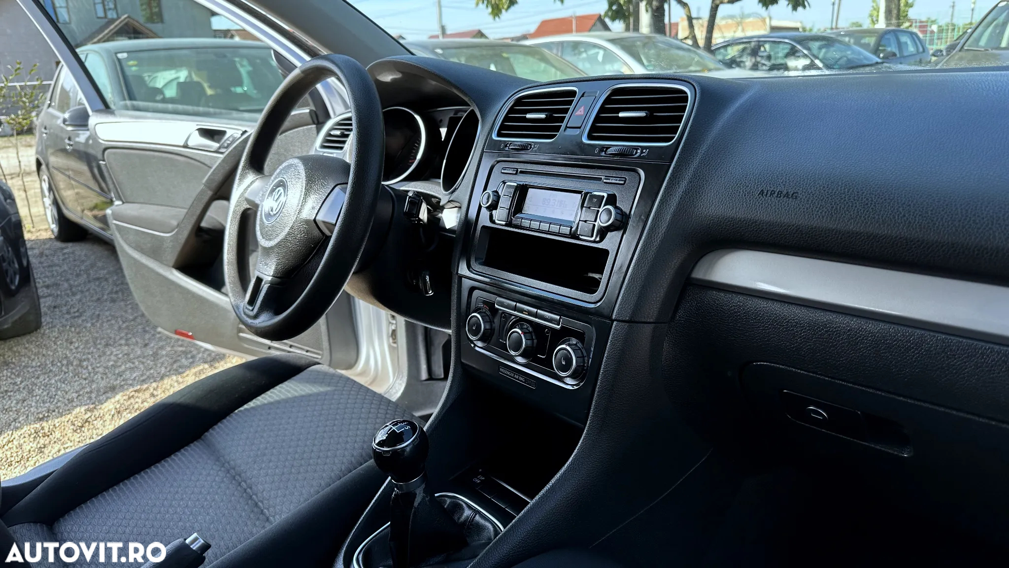 Volkswagen Golf 1.6 TDI BMT Comfortline - 25