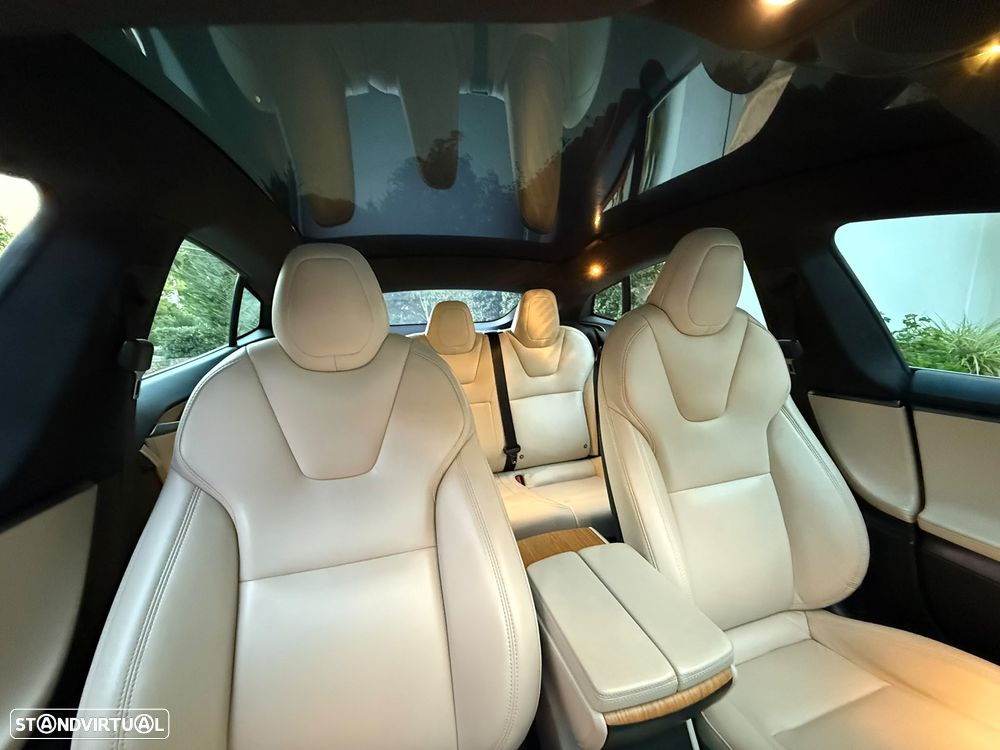 Tesla Model S - 11