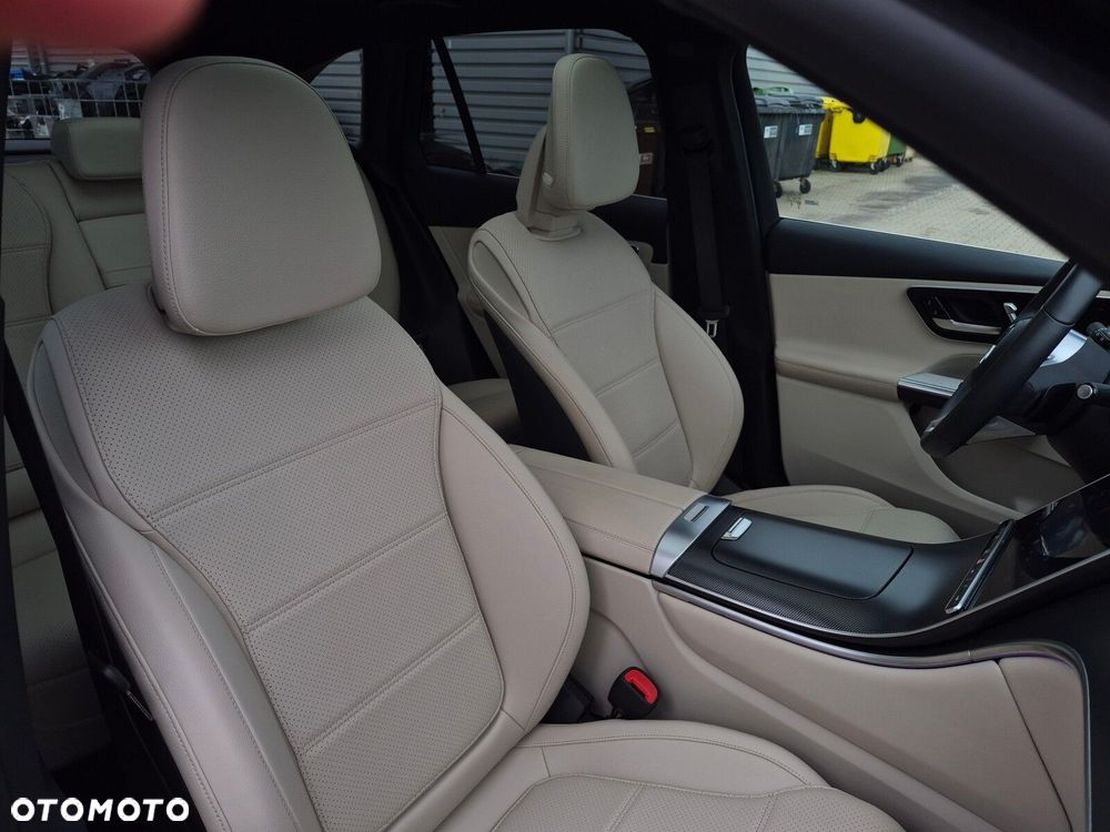 Mercedes-Benz GLC - 33