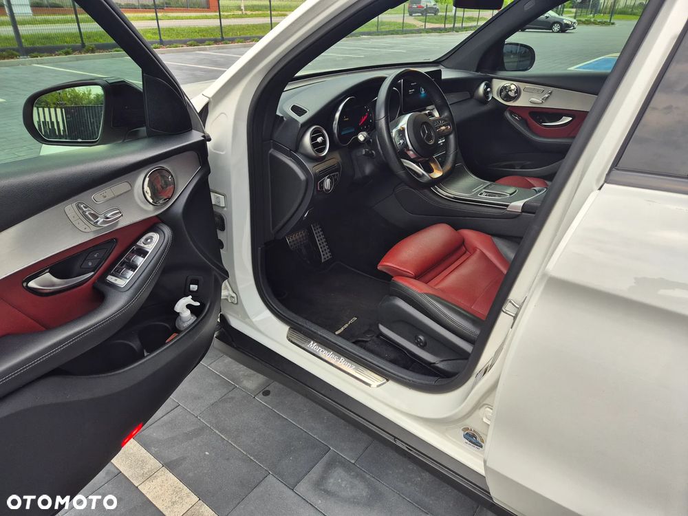 Mercedes-Benz GLC 300 4Matic 9G-TRONIC AMG Line Plus - 5